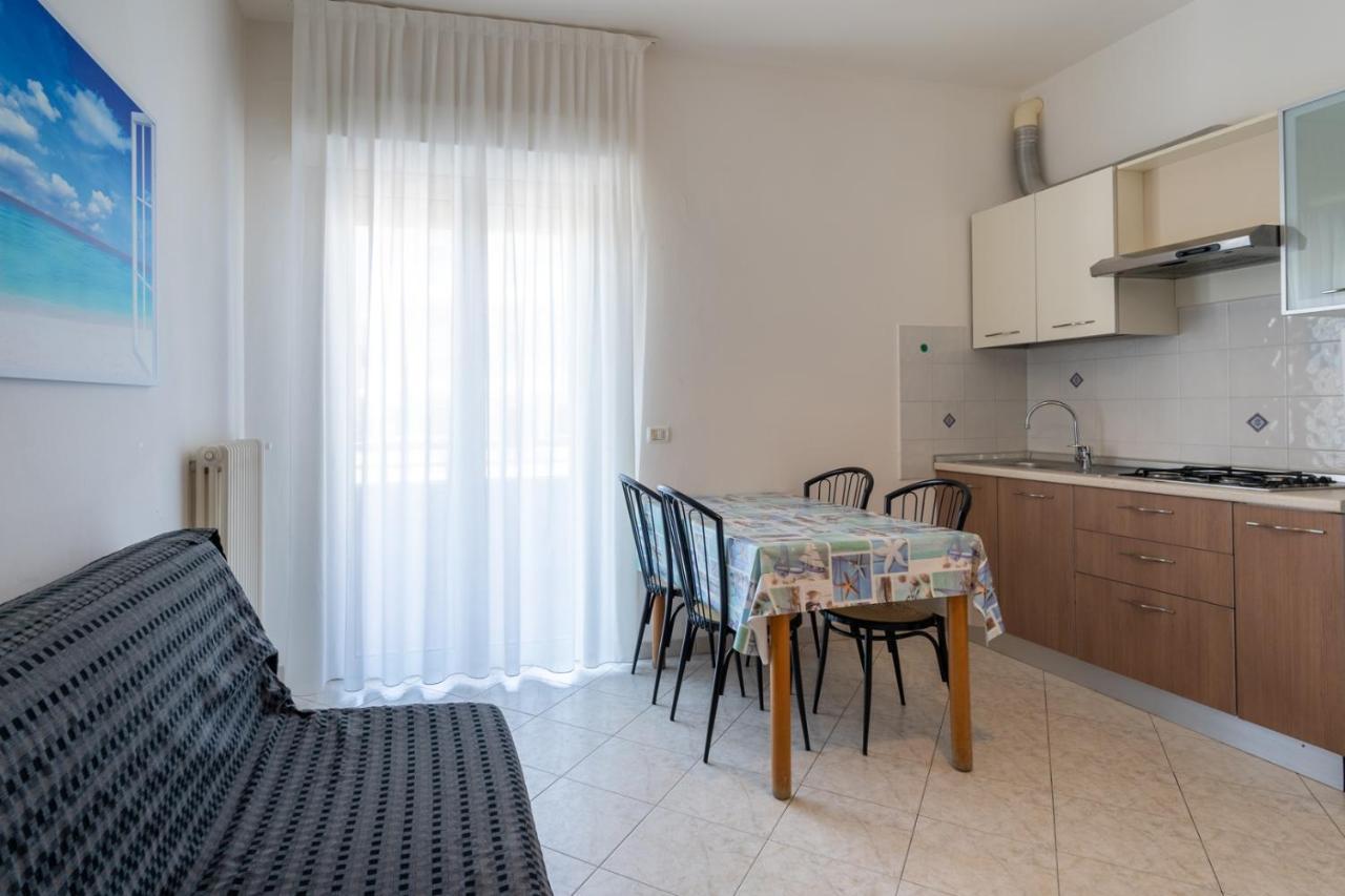 Beach Suite Hotel Беллария-Иджеа-Марина Экстерьер фото