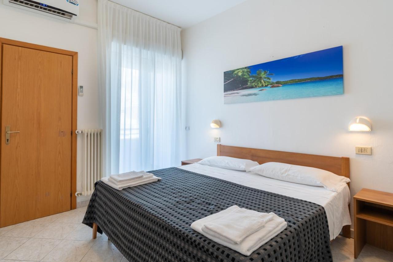 Beach Suite Hotel Беллария-Иджеа-Марина Экстерьер фото
