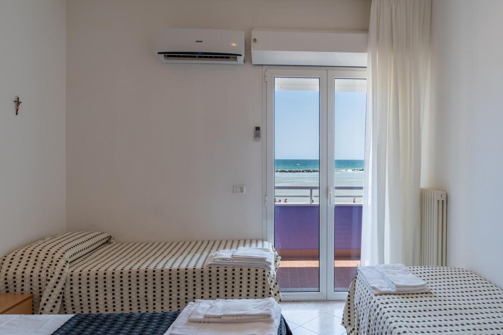 Beach Suite Hotel Беллария-Иджеа-Марина Экстерьер фото