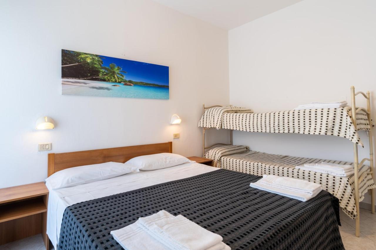 Beach Suite Hotel Беллария-Иджеа-Марина Экстерьер фото