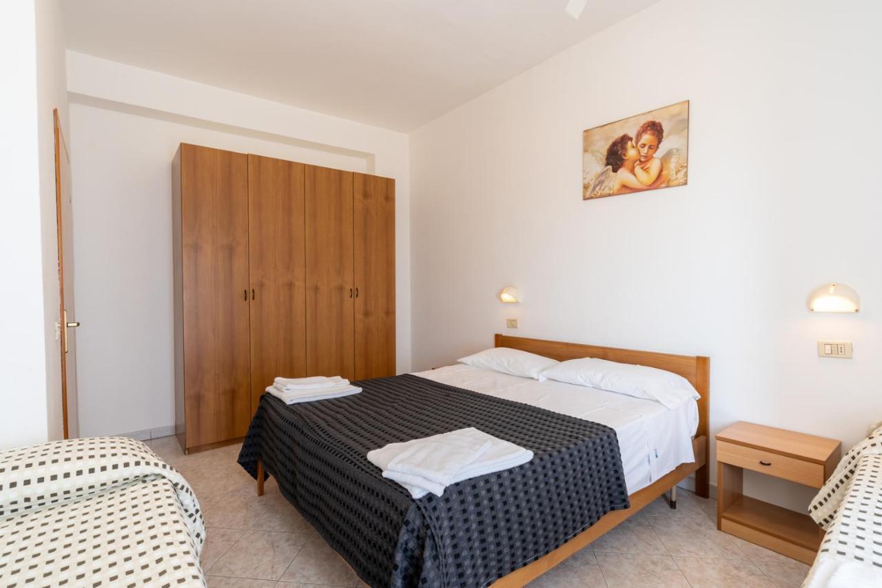 Beach Suite Hotel Беллария-Иджеа-Марина Экстерьер фото