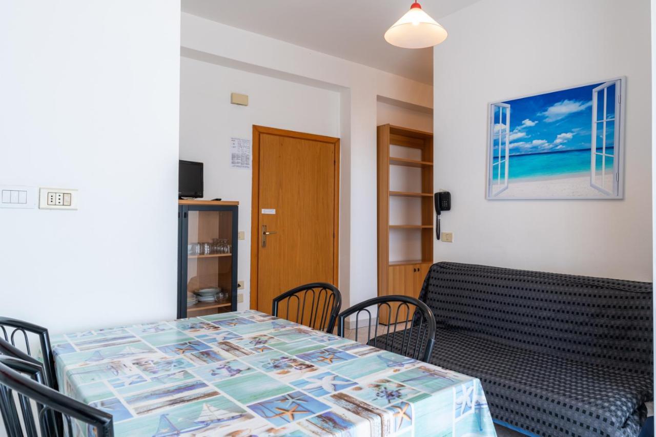 Beach Suite Hotel Беллария-Иджеа-Марина Экстерьер фото