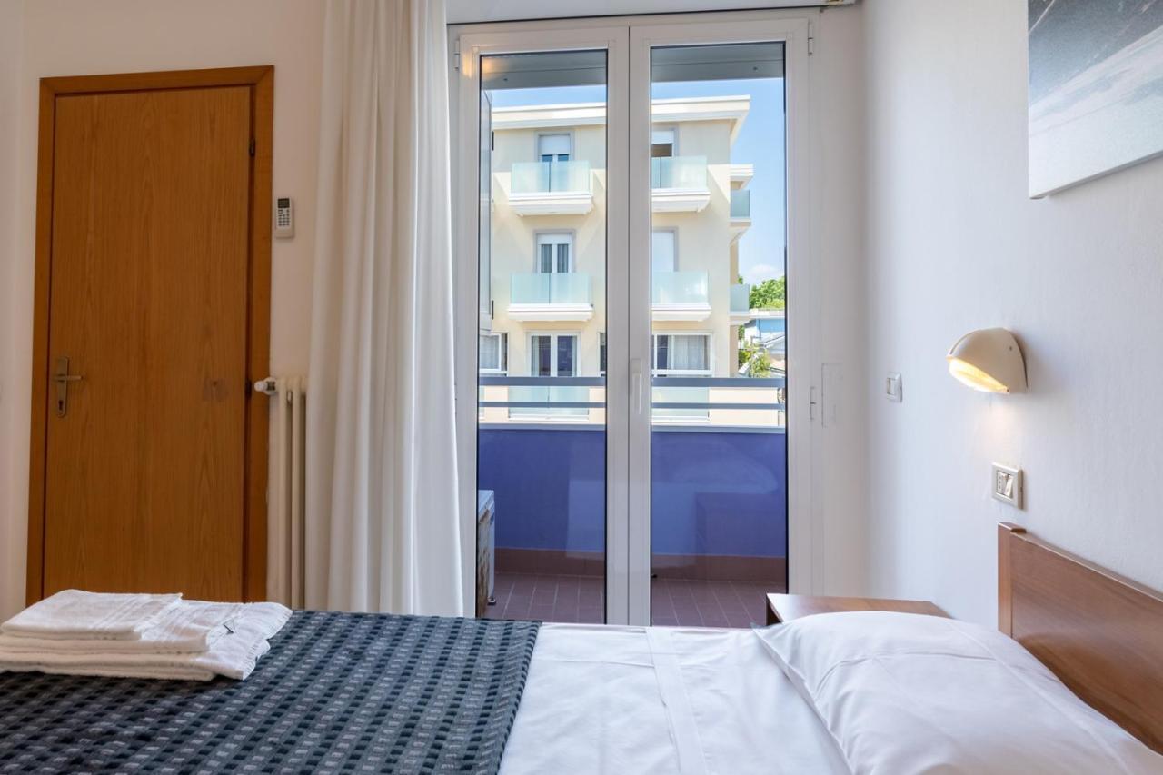 Beach Suite Hotel Беллария-Иджеа-Марина Экстерьер фото