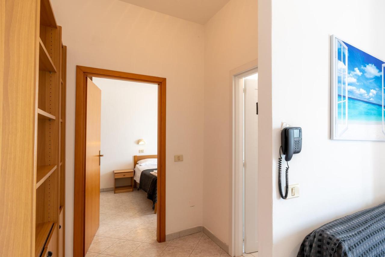 Beach Suite Hotel Беллария-Иджеа-Марина Экстерьер фото