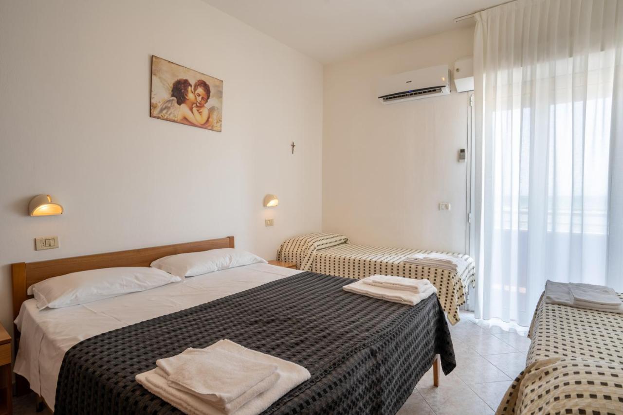 Beach Suite Hotel Беллария-Иджеа-Марина Экстерьер фото