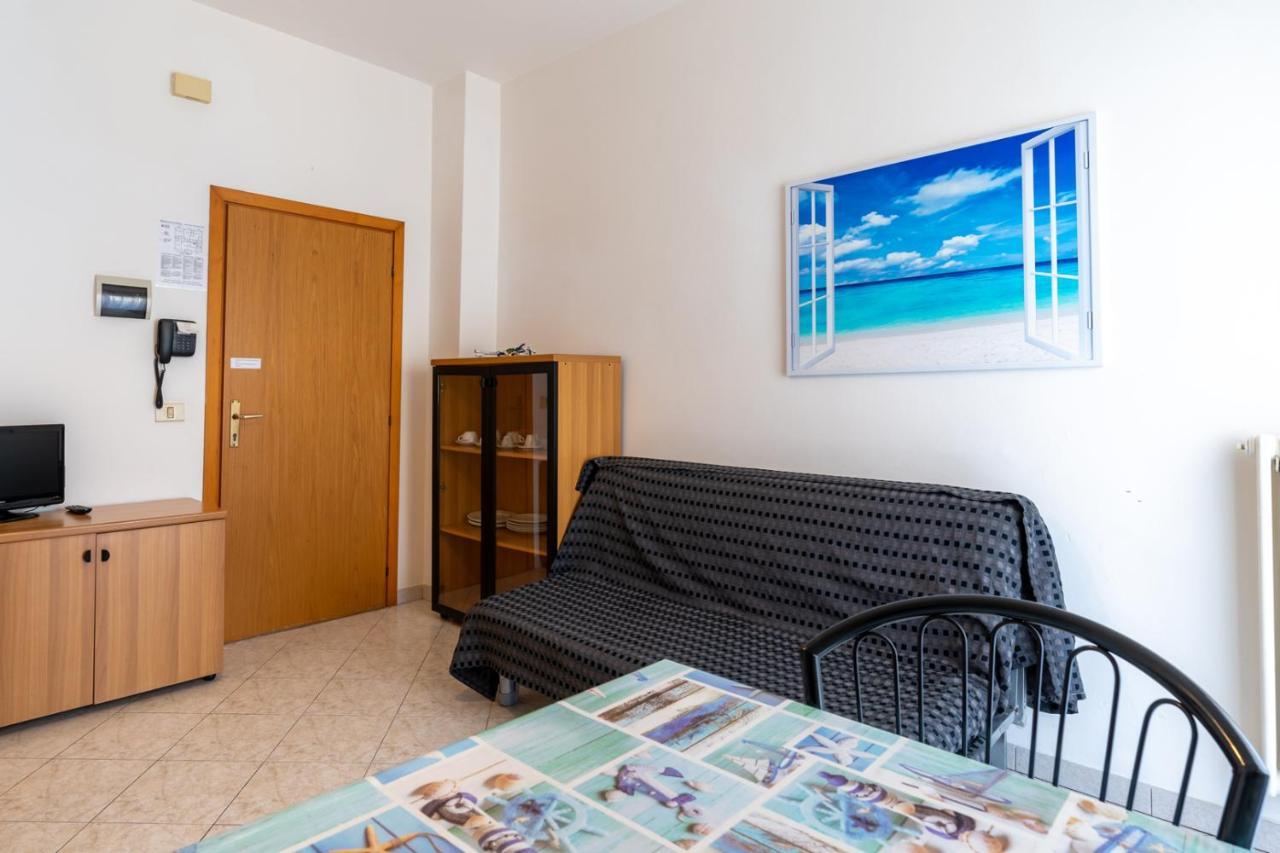 Beach Suite Hotel Беллария-Иджеа-Марина Экстерьер фото