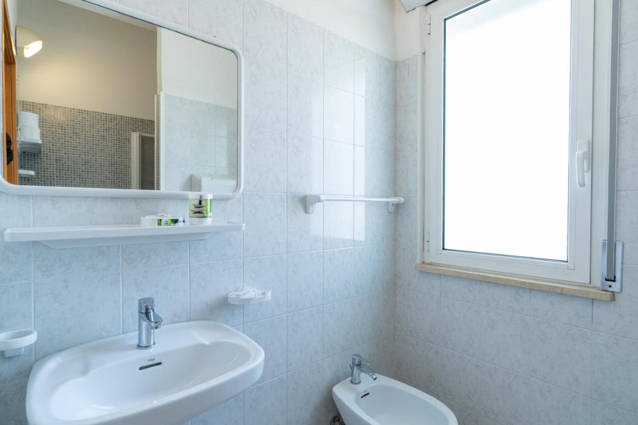 Beach Suite Hotel Беллария-Иджеа-Марина Экстерьер фото