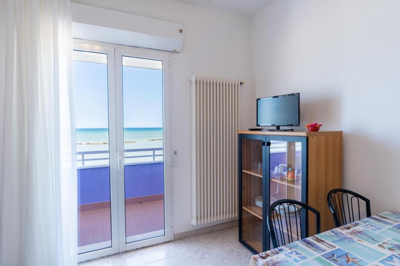 Beach Suite Hotel Беллария-Иджеа-Марина Экстерьер фото