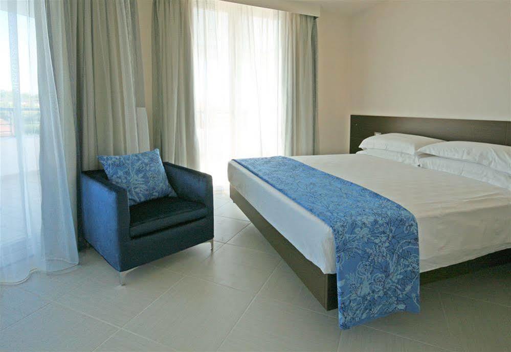 Beach Suite Hotel Беллария-Иджеа-Марина Экстерьер фото